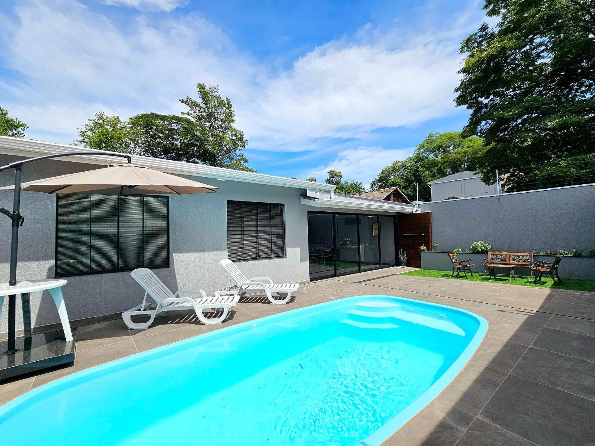 Linda Casa Com Piscina Casa de férias